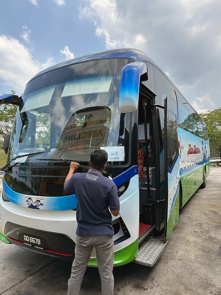 707Incのバスの外観 Exterior