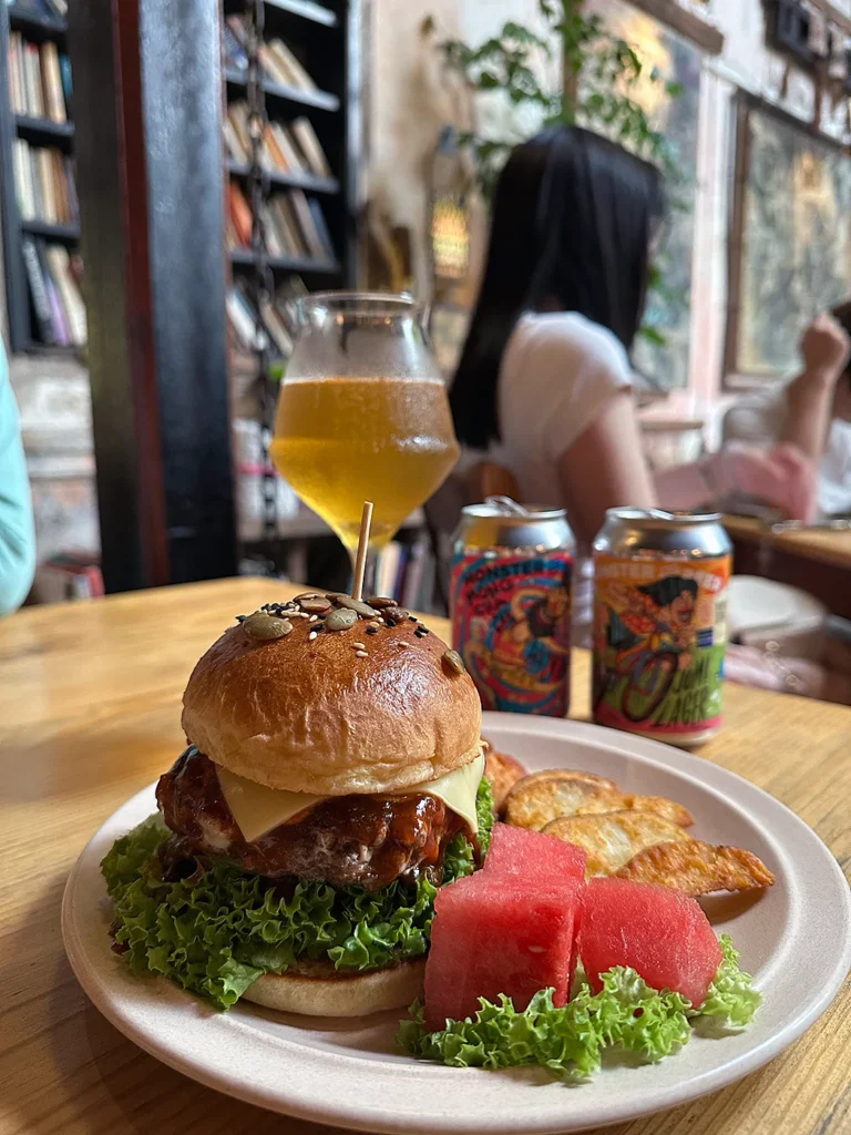 ハンバーガーと缶クラフトビール！ Burger and craft beer The Baboon House
