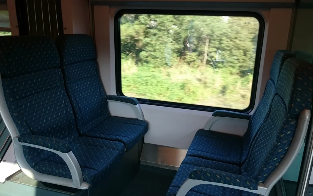 KLIA Expressの車内 Wifiもあって快適です。