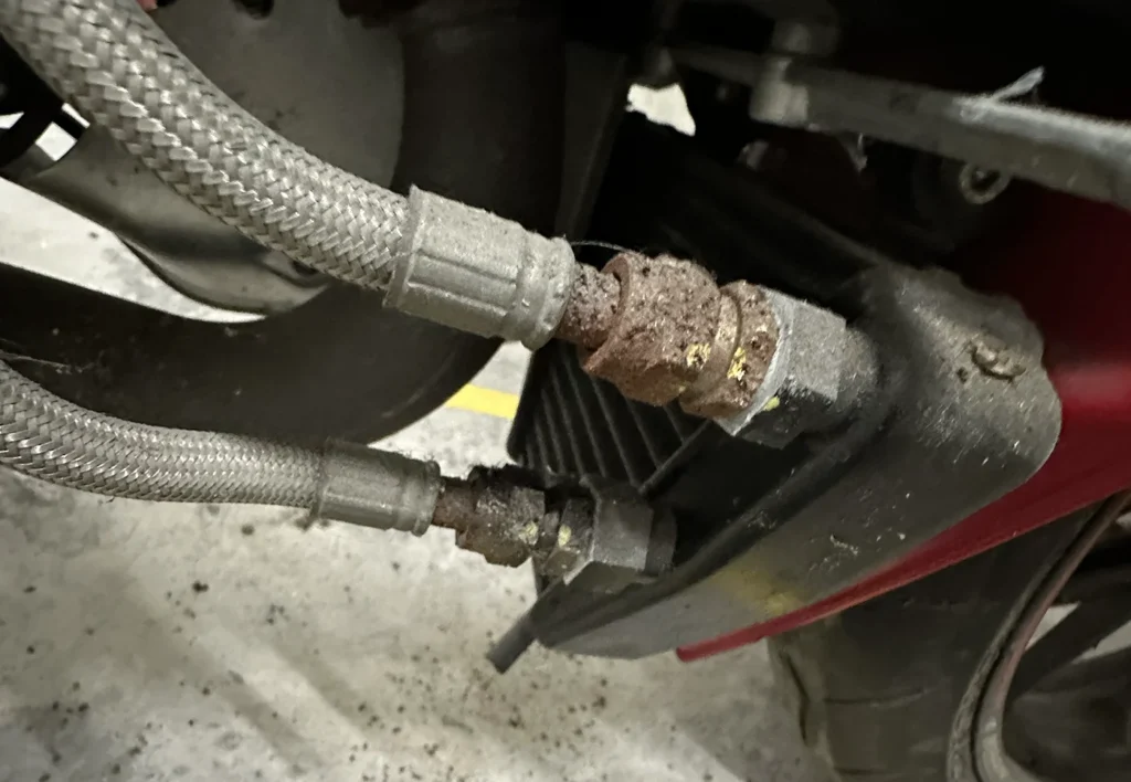 Ducati 1098S オイルクーラーホース 錆