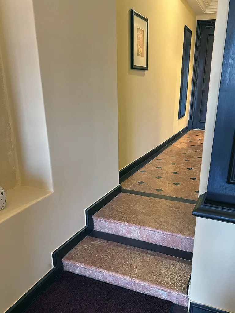 ハリウッドスタイルの階段　Holywood style Casa Del Rio Melaka