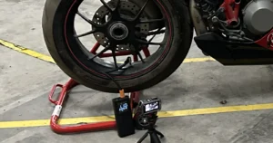 J-TRIP JT-136 JT-135Jの片持ちスタンドをDucati 1098S用に買いました