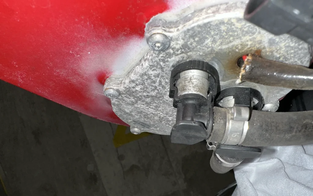 Ducati 1098S 燃料ポンプ カプラー 取り外し