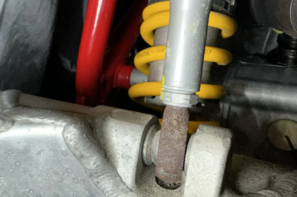 Ducati Super Sport 1098S のリンクロッド。サビサビ