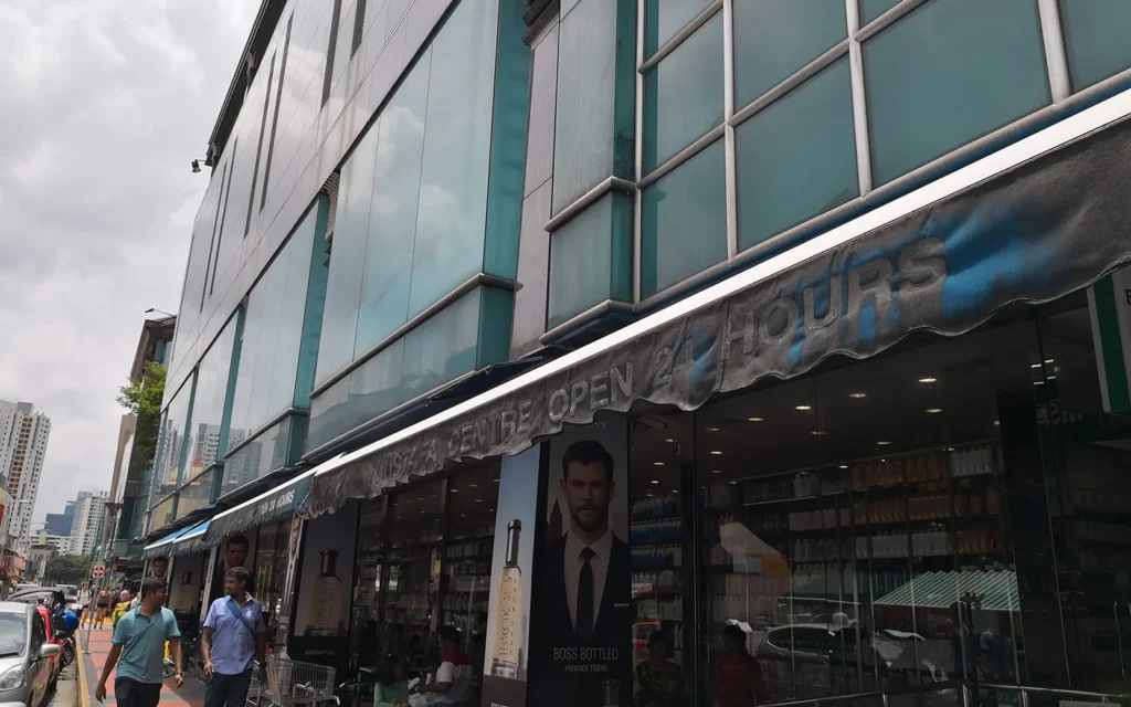 ムスタファセンター 外観 リトルインディア シンガポール