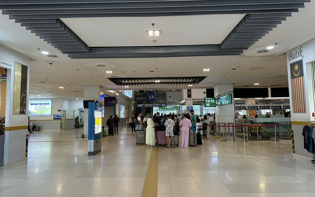 TBS(Terminal Bersepadu Selatan)の様子 かなり広い