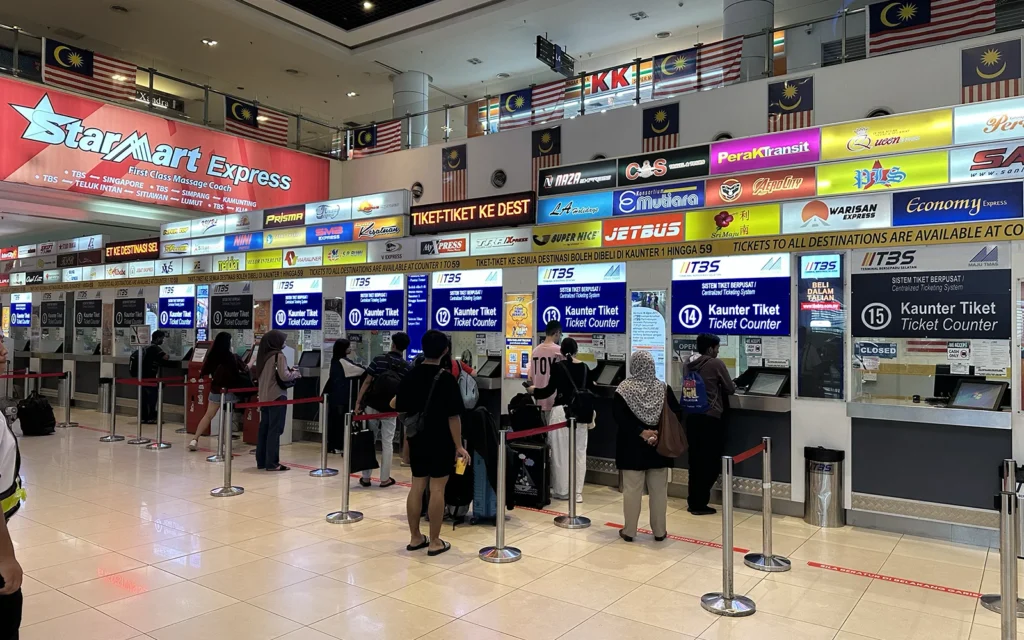 TBS(Terminal Bersepadu Selatan)のチケットカウンター