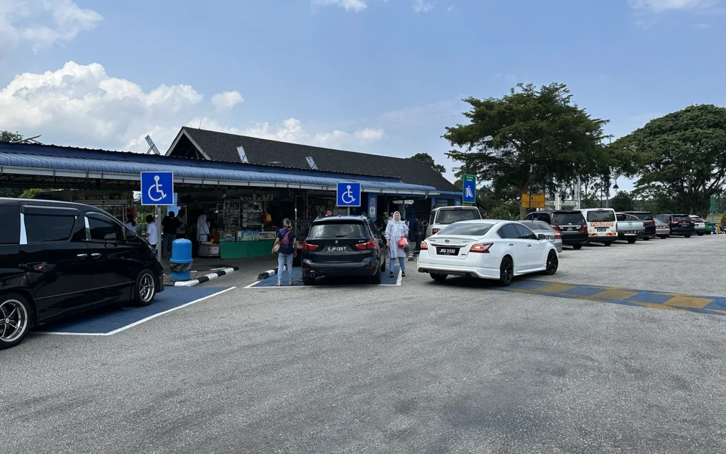Yong Peng Lay-by southboundのサービスエリアにてトイレ休憩