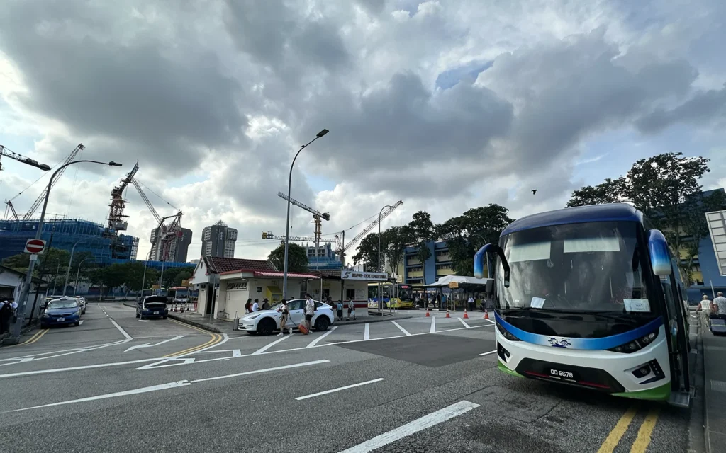 シンガポール Queens Street バス到着 チャイナタウン