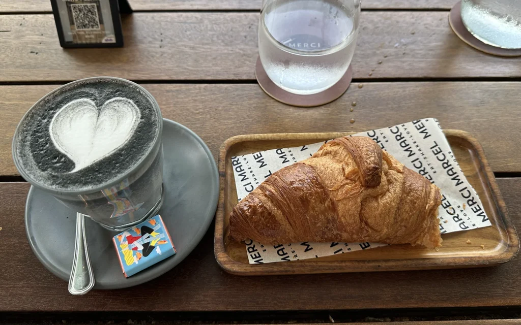 クロワッサン シンガポール MERCI MARCEL CLUB STREET Balck Latte 