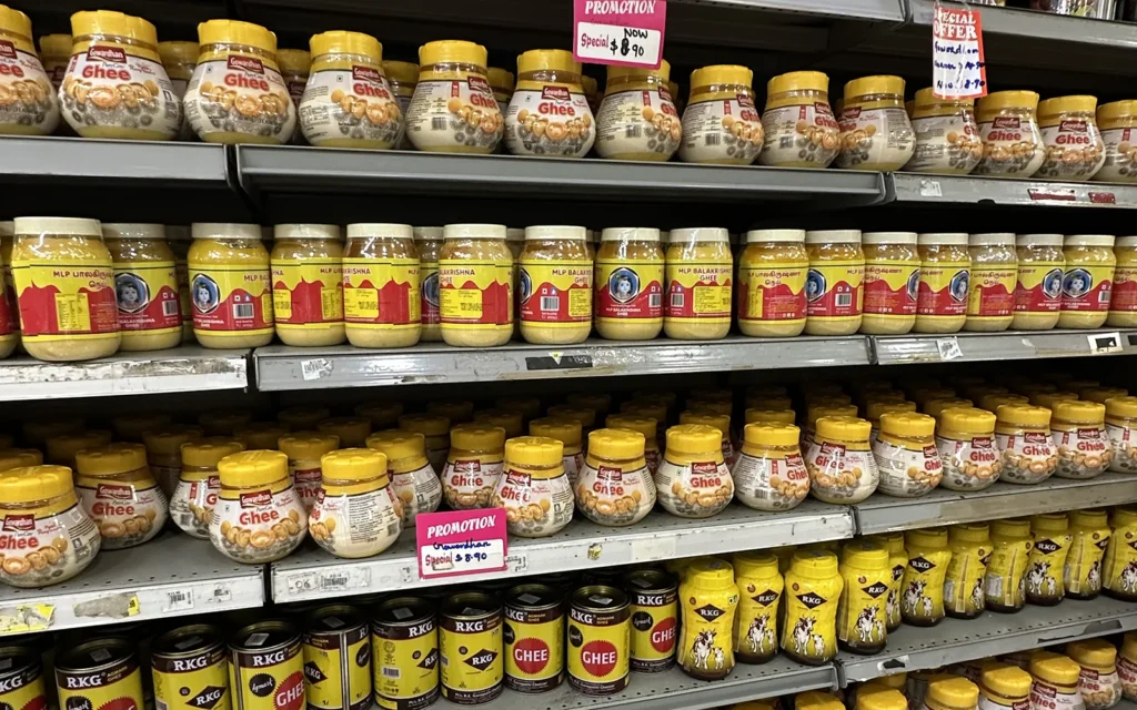 ムスタファセンター 内部 食品エリア　ギーの棚