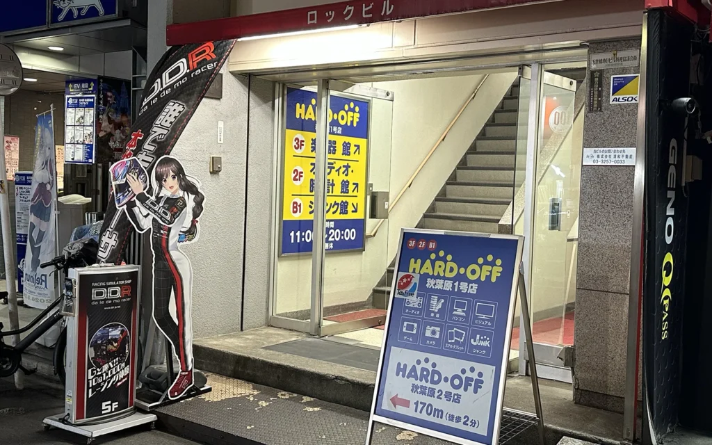 DDR秋葉原入り口　レーシングシュミレータ