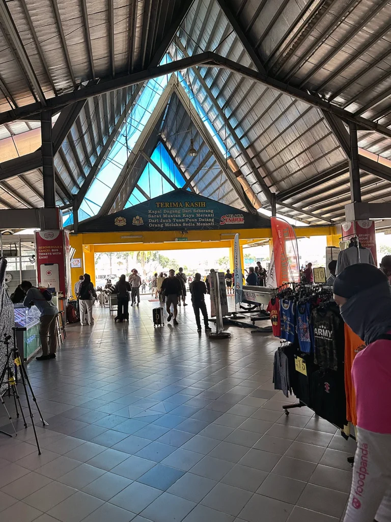 南国の雰囲気のあるMelaka Sentralの中
Tropical atmosphere in Melaka Sentral