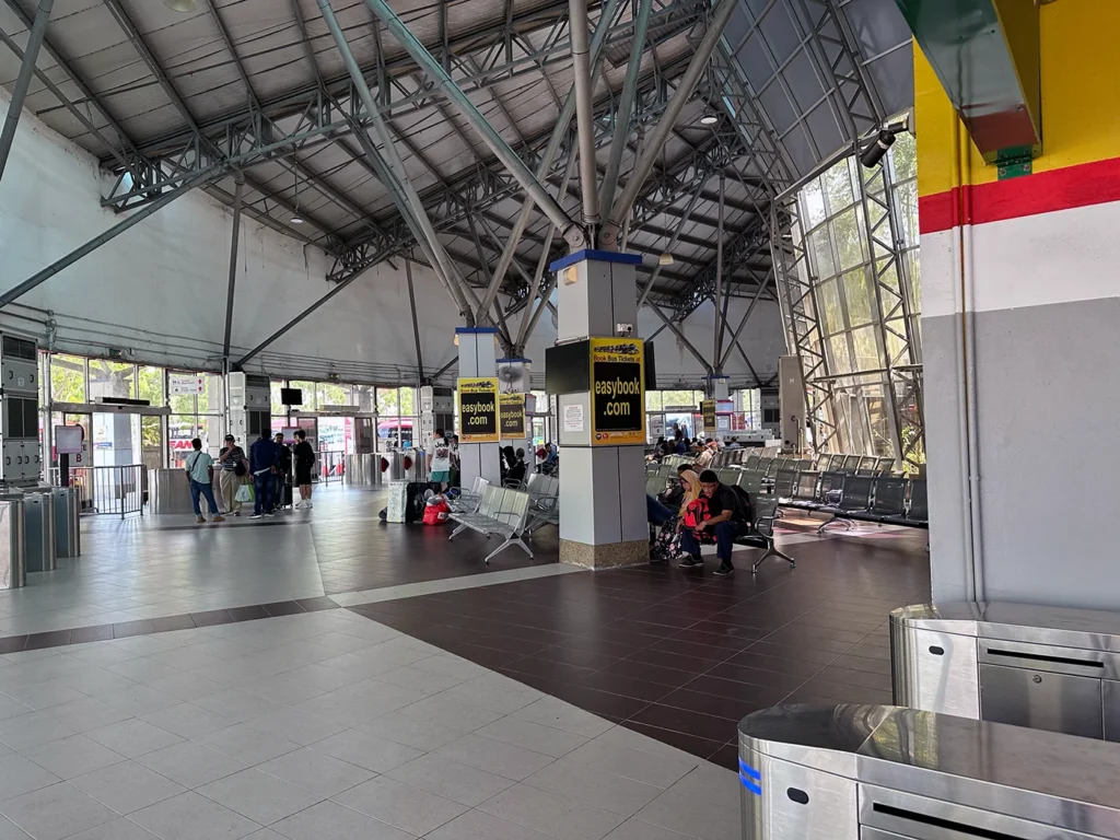 Melaka Sentralの出発ラウンジ The boarding lounge