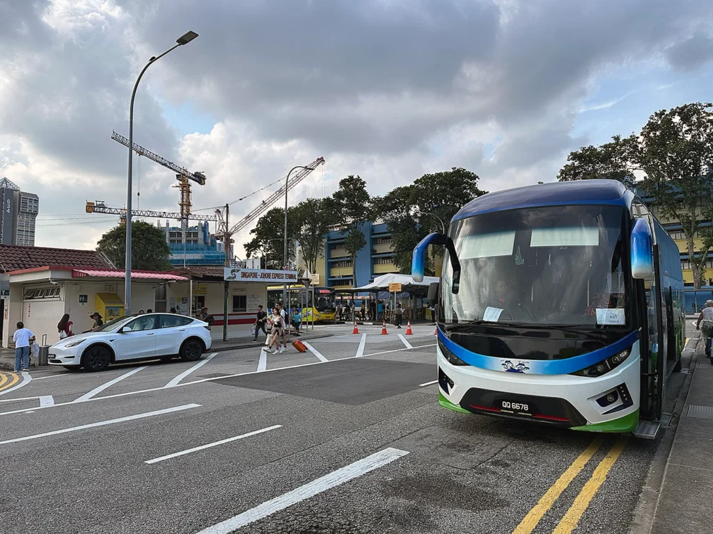 シンガポールのQueen Streetのバスターミナル
This was the goal of KL-Melaka-SG bus trip