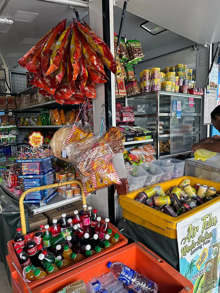 Yong Peng Lay-by southboundの売店の様子