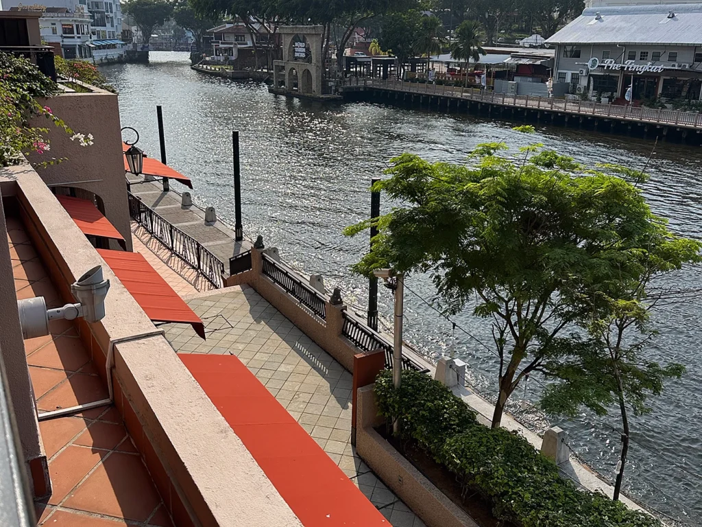 部屋に付随するバルコニーからの眺め View from valcony Casa Del Rio Melaka