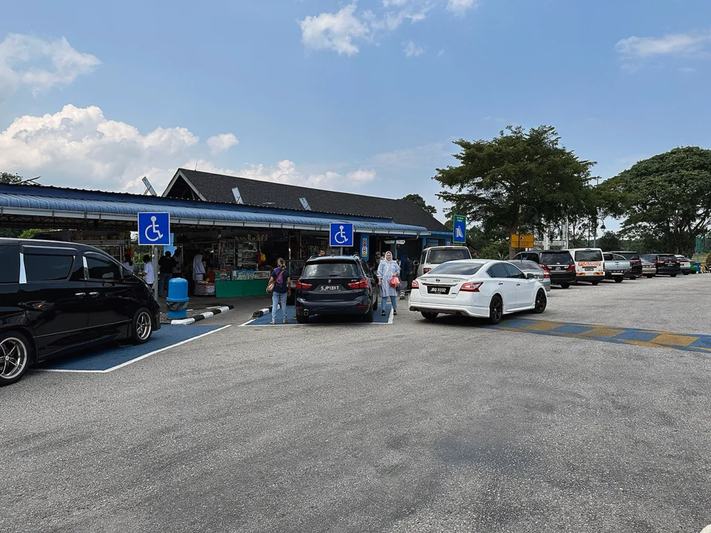 Yong Peng Lay-by southboundのサービスエリアにてトイレ休憩