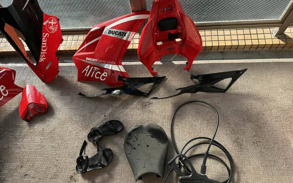 Ducati 1098S 外装パーツ 高圧洗浄 