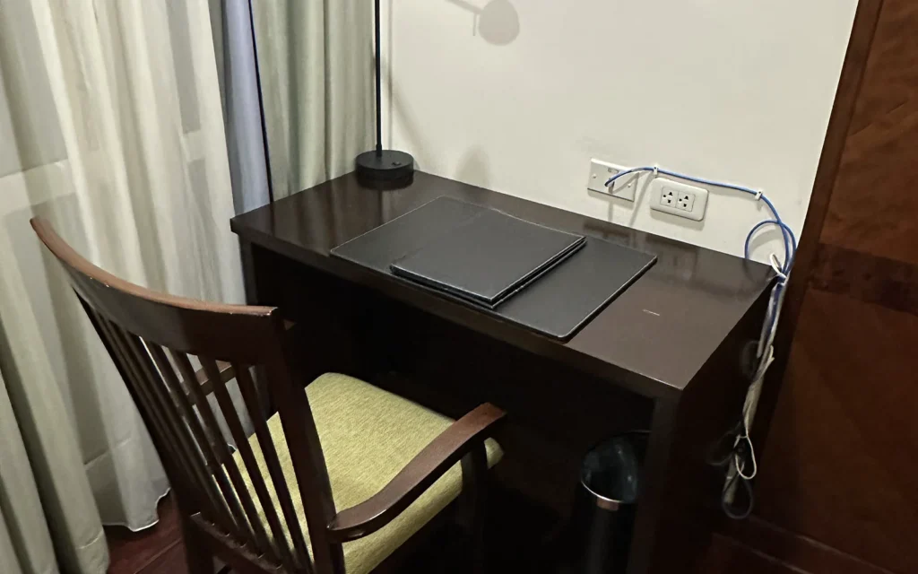 フレイザーレジデンス ハノイ　書斎