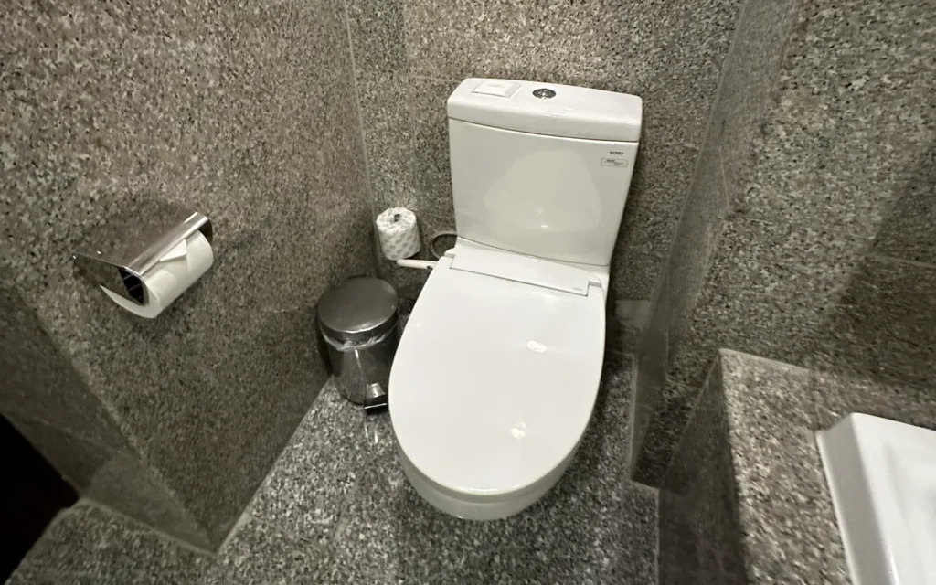 フレイザーレジデンス ハノイ　トイレ