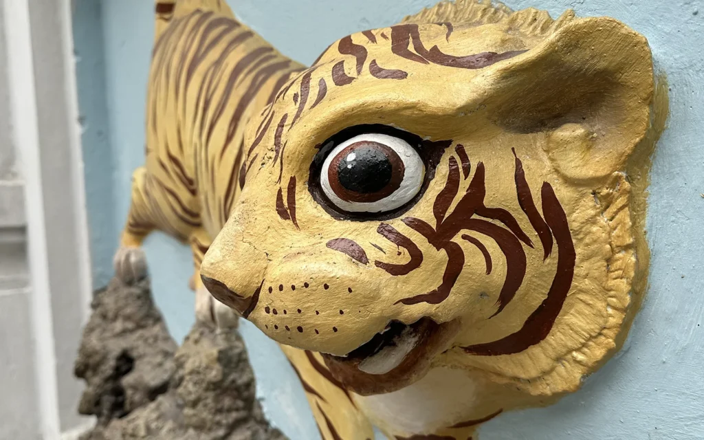 ハノイ クアンタン寺 鎮武観 虎 壁画