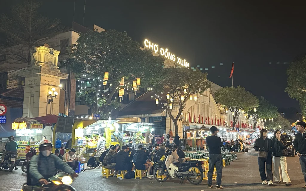 ハノイ 　夜の雑踏