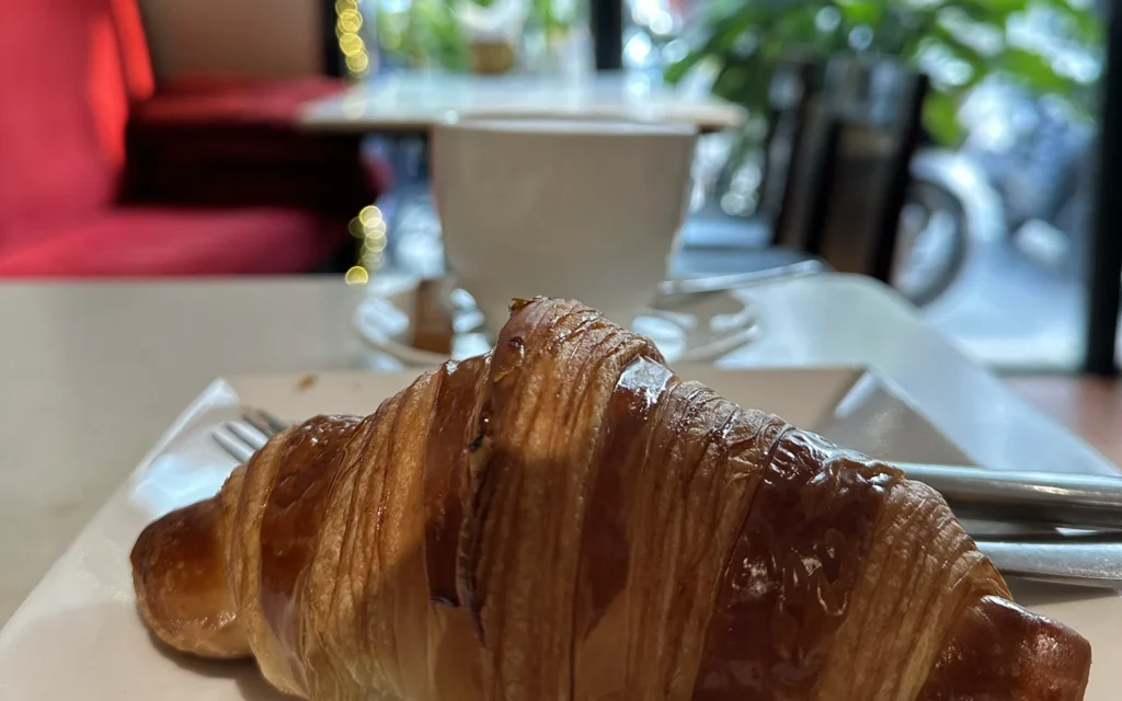 ハノイ Saint-Honore クロワッサン カプチーノ