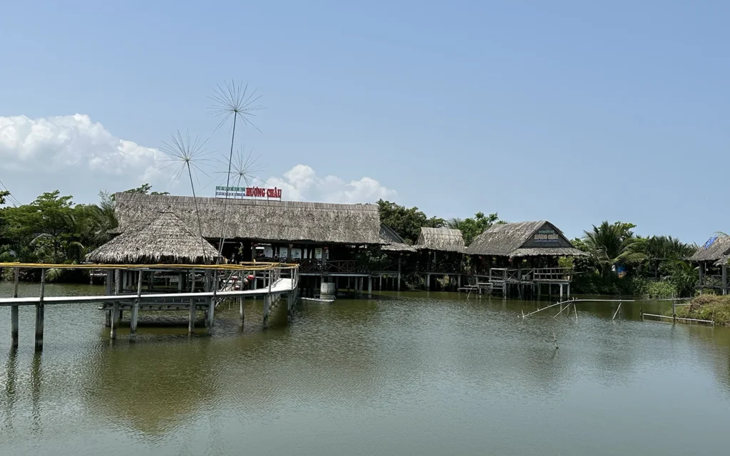ホイアン シーフード ローカルレストラン HUONG CHAU