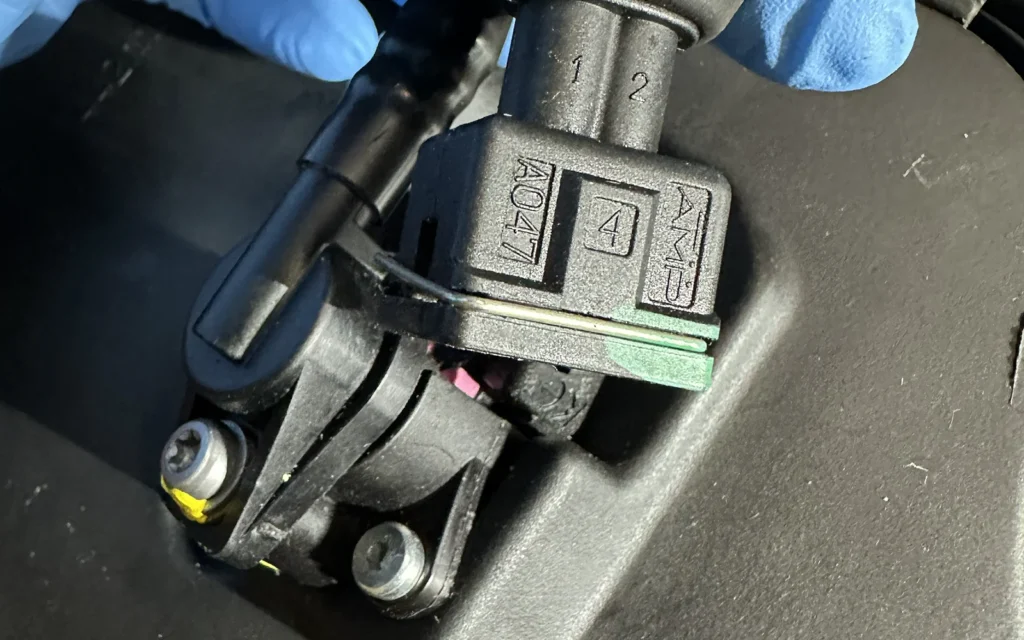 Ducati 1098S インジェクター コネクター ロック解除