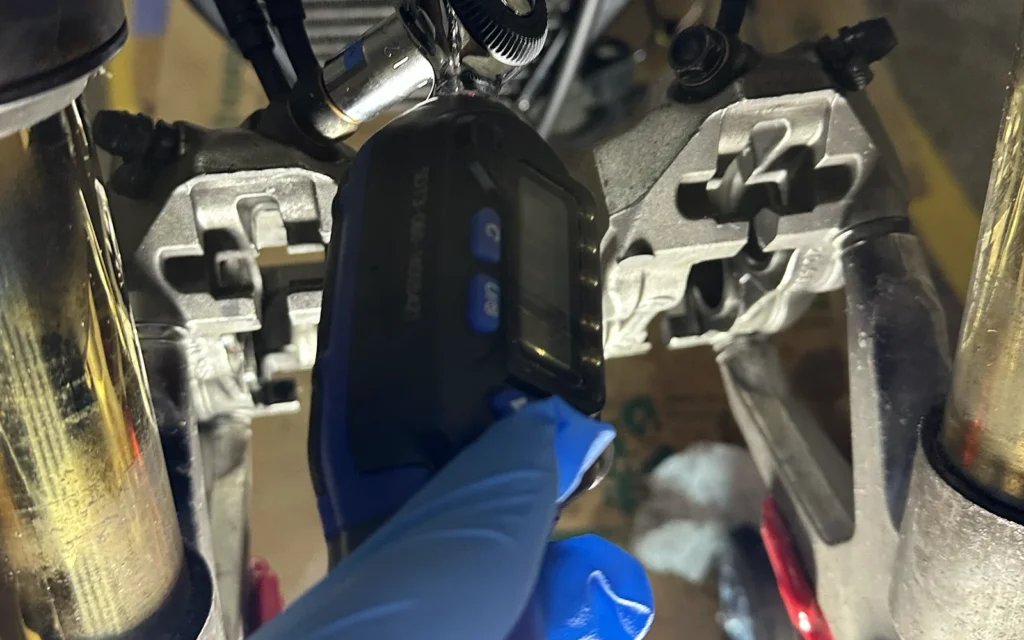 Ducati 1098S ブレーキキャリパー　取り付け