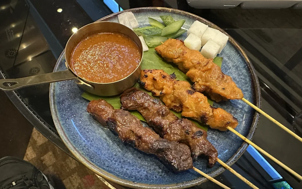 KLIA Sama-Samaホテル ラウンジ　食事