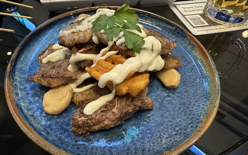 KLIA Sama-Samaホテル ラウンジ　食事