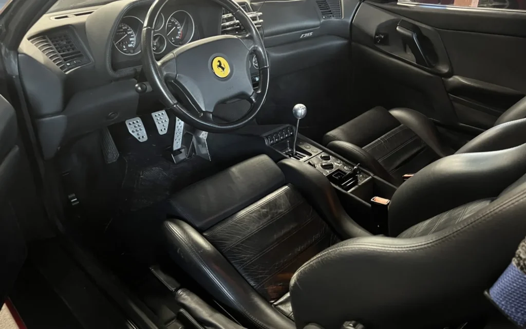 Ferrari F355の内装例