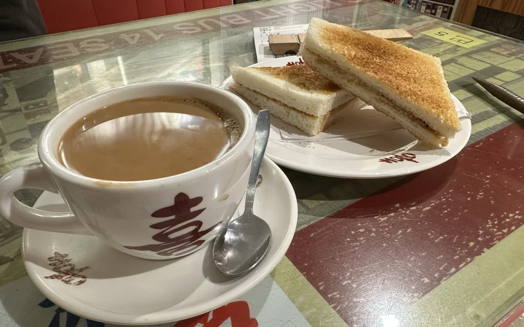 香港　コーズウェイベイ　喜喜冰室　朝食