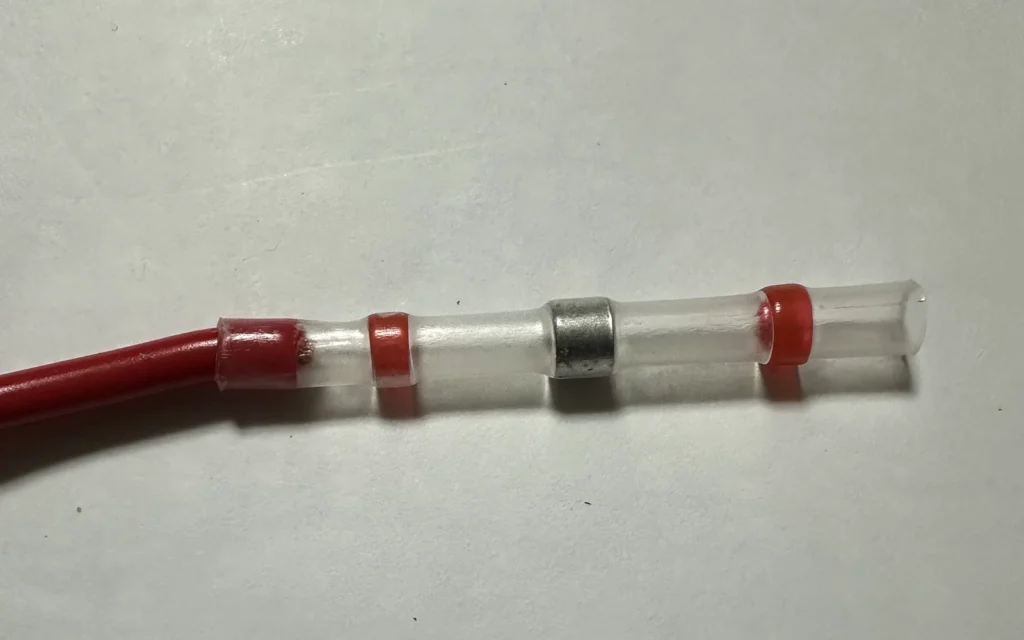 収縮してしまったDAYTONA製熱収縮防水チューブ