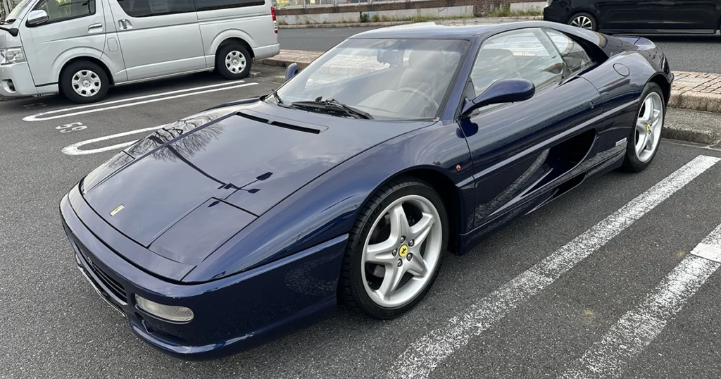 首都高のPAで休憩中のF355