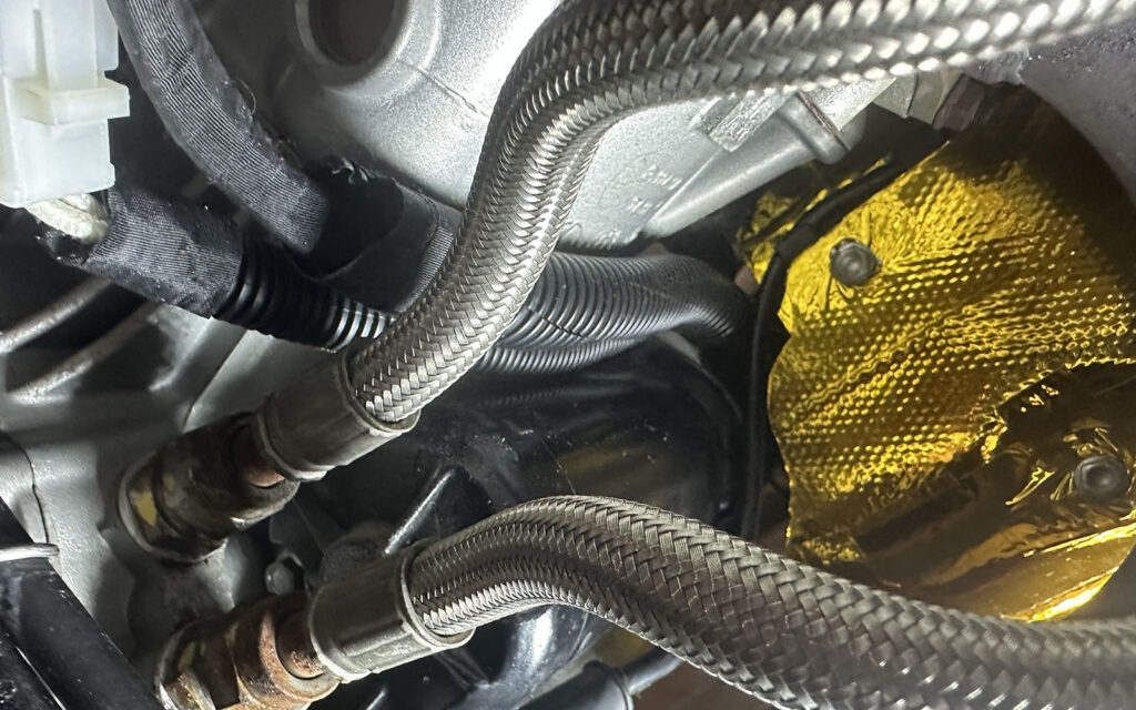 Ducati 1098S 隠れしまうがゴールドヒートシールドが貼られたヒートガードがかっこいい