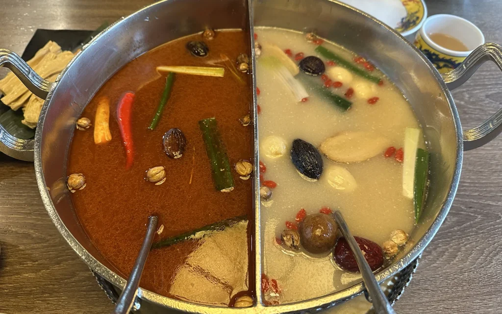 問鼎・皇上吉祥 麻辣養生鍋の薬膳火鍋
