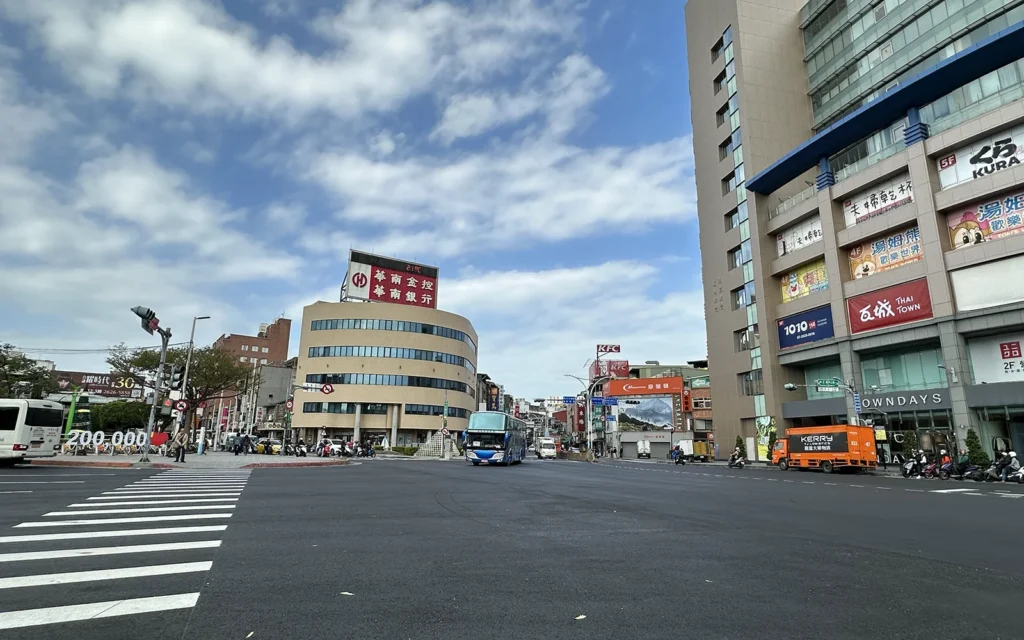 淡水駅　駅前