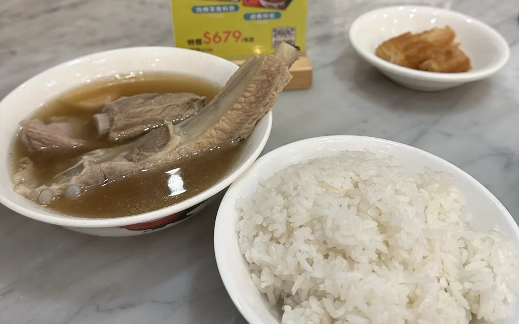 松發肉骨茶 遠東信義A13のバクテー