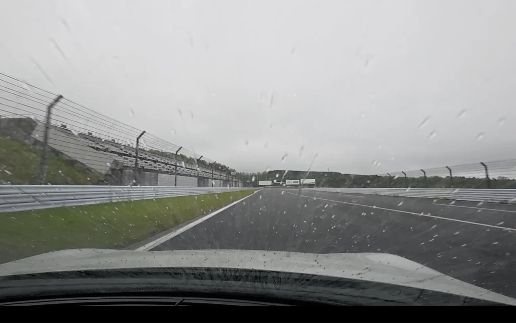 雨の富士スピードウェイ　